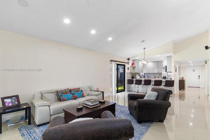 Picture of 371 Fairway Cir # 56, Weston FL 33326