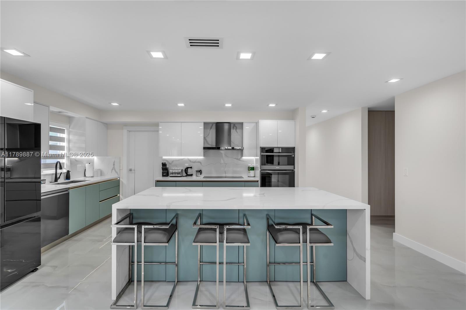 Picture of 1045 Hollywood Blvd, Hollywood, FL 33019