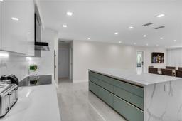 Picture of 1045 Hollywood Blvd, Hollywood, FL 33019