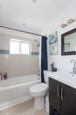 Picture of 5901 NE 4Th Ave, Oakland Park, FL 33334