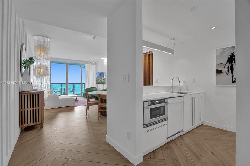 Picture of 2201 Collins Ave # 1215, Miami Beach FL 33139