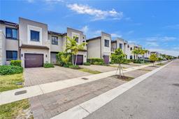 Picture of 20540 NE 5Th Pl, Miami, FL 33179