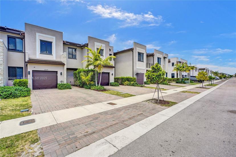 Picture of 20540 NE 5Th Pl, Miami FL 33179