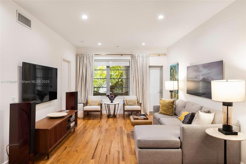 Picture of 1551 Lenox Ave # 8, Miami Beach FL 33139