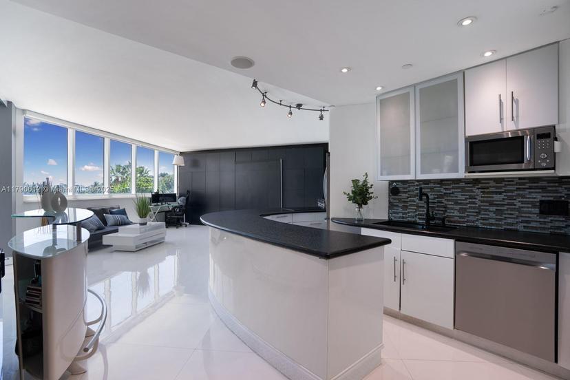 Picture of 300 S Pointe Dr # 402, Miami Beach FL 33139