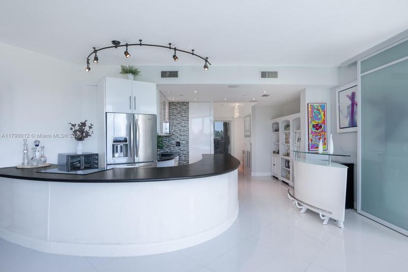 Picture of 300 S Pointe Dr # 402, Miami Beach FL 33139
