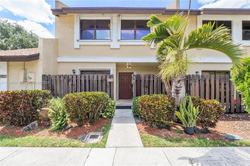 Picture of 300 SW 96Th Ter # 300, Pembroke Pines FL 33025