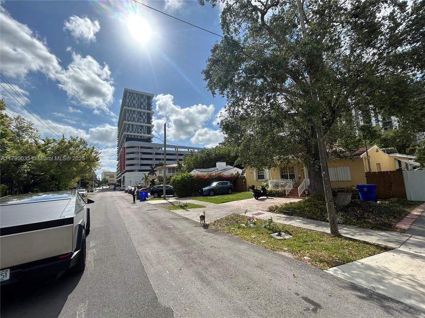 Picture of 2922 SW 27Th Ter, Miami FL 33133