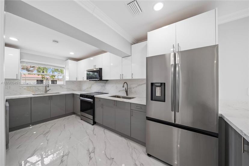 Picture of 740 NE 181St St, Miami FL 33162