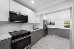 Picture of 740 NE 181St St, Miami, FL 33162
