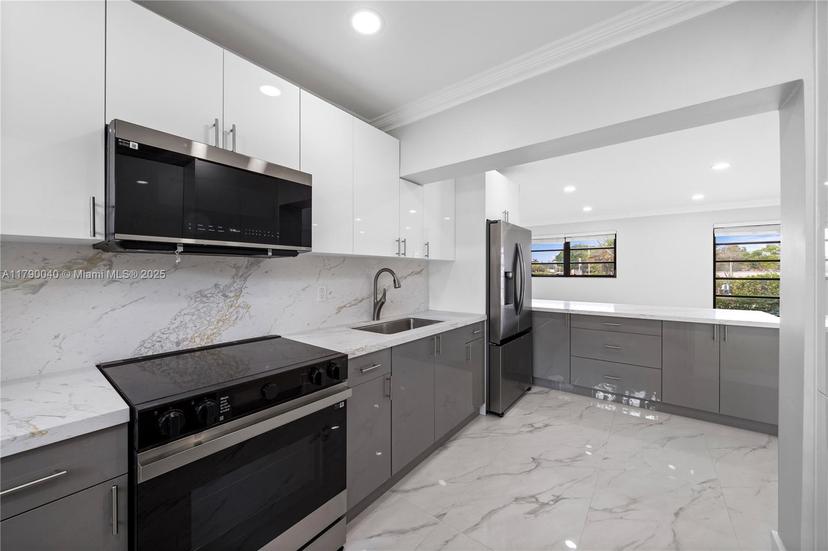 Picture of 740 NE 181St St, Miami FL 33162