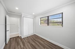 Picture of 740 NE 181St St, Miami, FL 33162