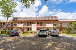 Picture of 821 NE 207Th Ln # 105, Miami, FL 33179