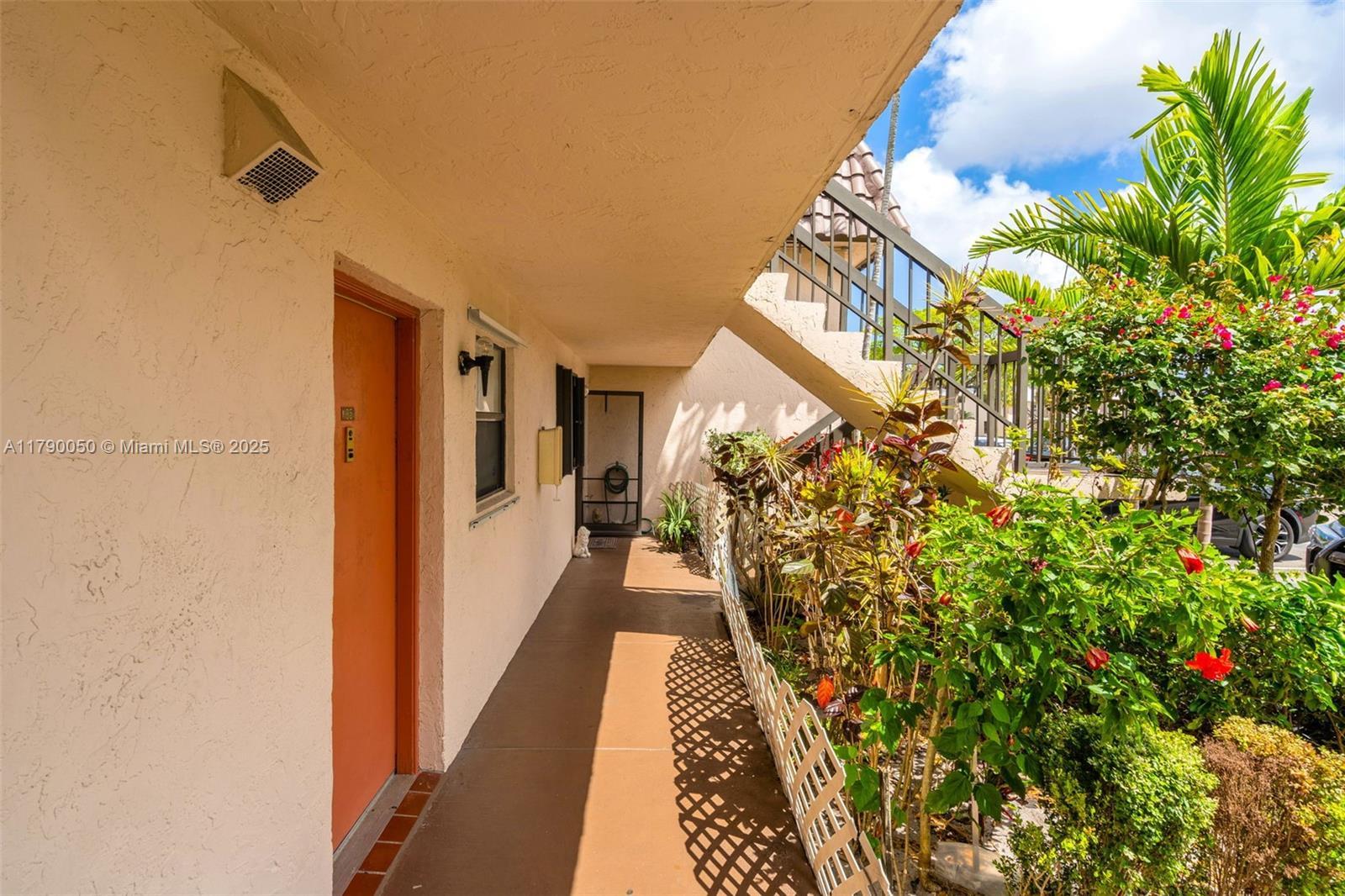 Picture of 821 NE 207Th Ln # 105, Miami, FL 33179