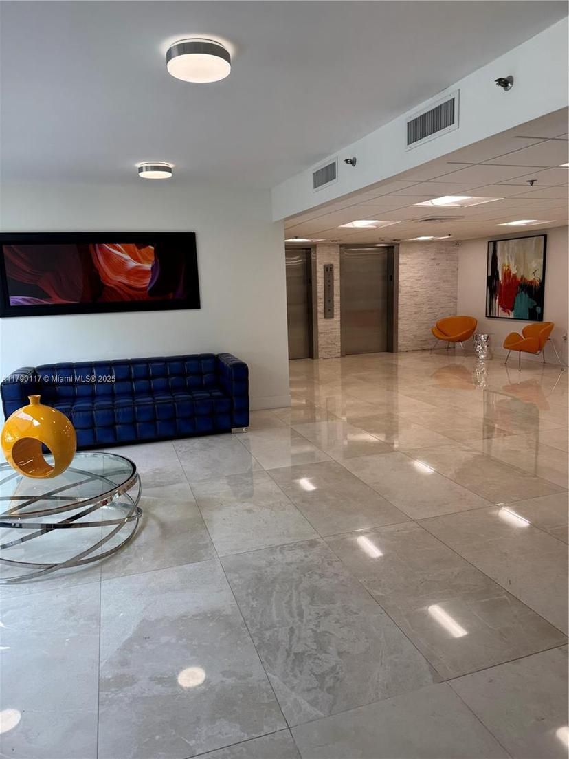 Picture of 919 Hillcrest Dr # 504, Hollywood FL 33021