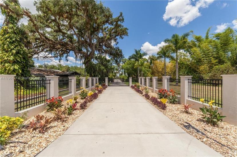 Picture of 2920 Fort Denaud Rd, La Belle FL 33935