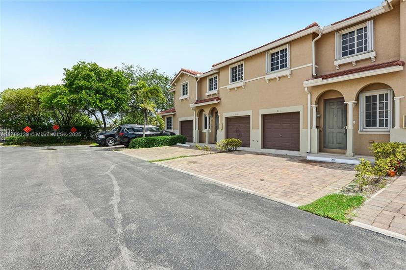 Picture of 21421 NW 13Th Ct # 211, Miami Gardens FL 33169