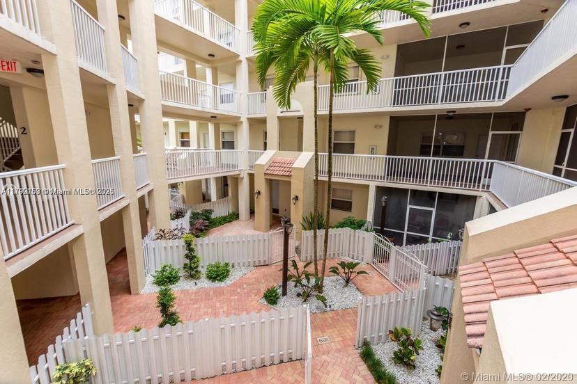 Picture of 10730 NW 66 # 101, Doral FL 33178