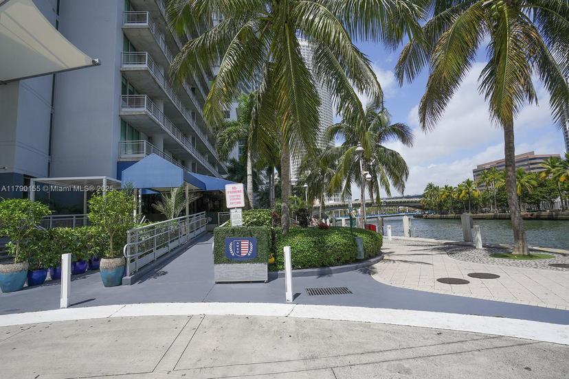 Picture of 690 SW 1St Ct # 2032, Miami FL 33130