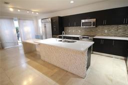 Picture of 10564 NW 70Th Ln, Doral, FL 33178