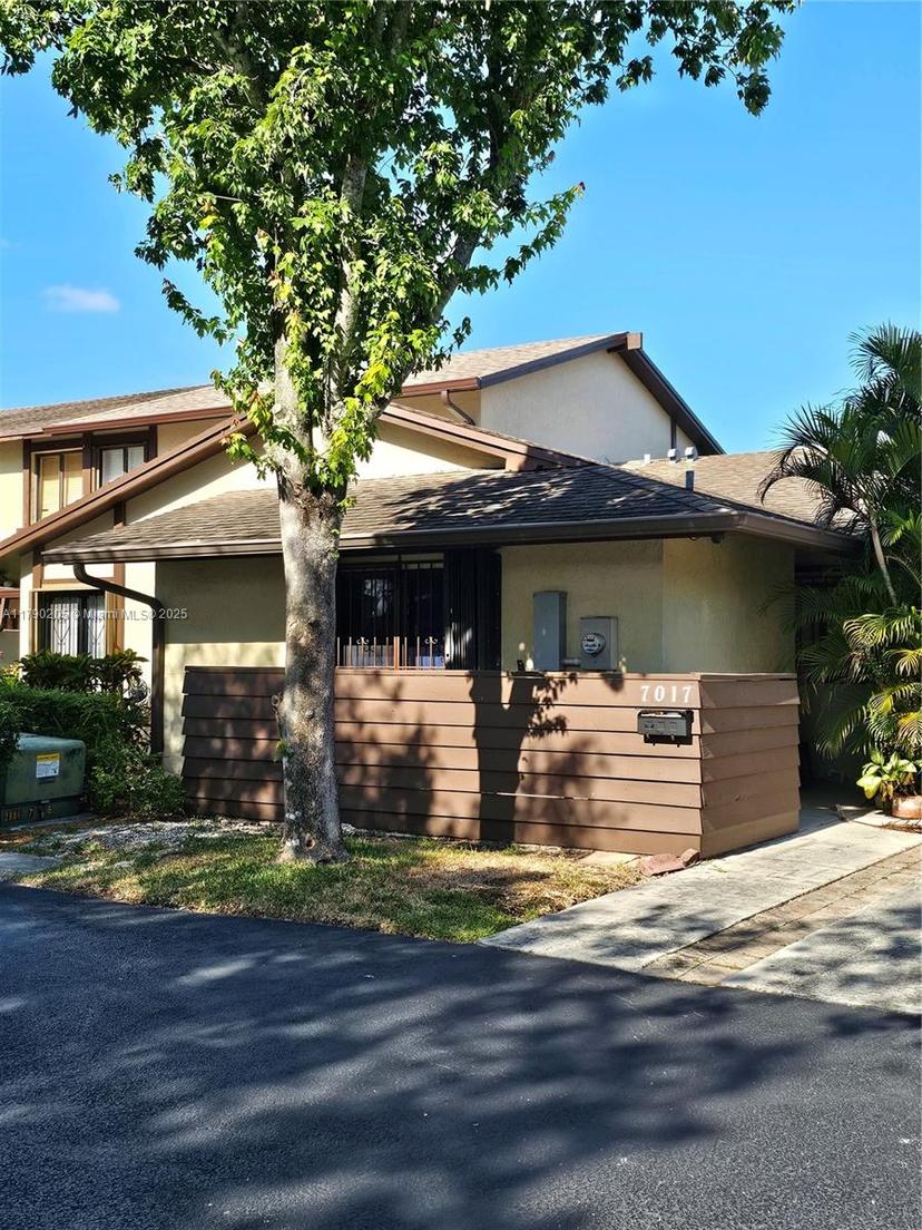 Picture of 7017 SW 105Th Ct # 7017, Miami FL 33173