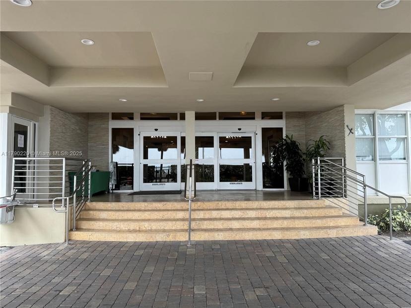 Picture of 1420 Brickell Bay Dr, Miami FL 33131