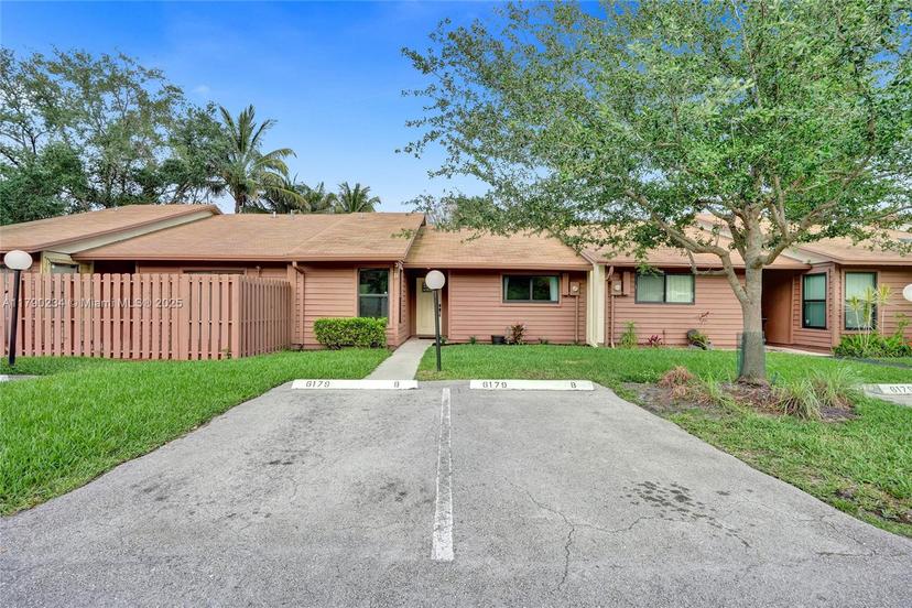 Picture of 6179 Pine Tree Ln # B, Tamarac FL 33319