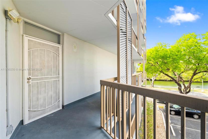 Picture of 3401 N Country Club Dr # 311, Aventura FL 33180