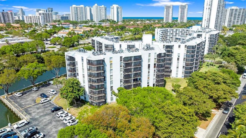 Picture of 3401 N Country Club Dr # 311, Aventura FL 33180
