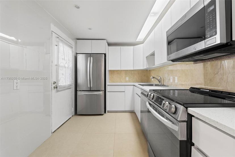 Picture of 3401 N Country Club Dr # 311, Aventura FL 33180
