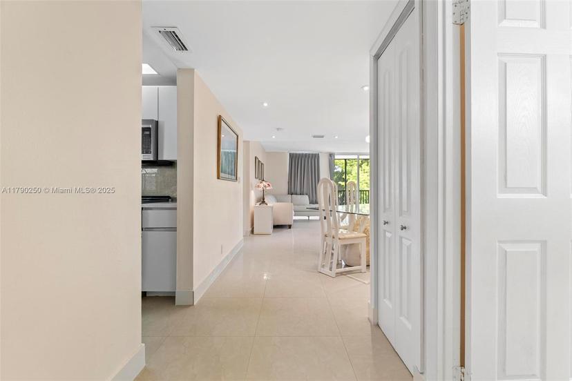 Picture of 3401 N Country Club Dr # 311, Aventura FL 33180