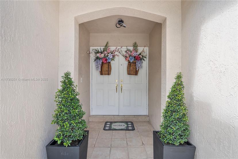 Picture of 13995 S Cypress Cove Cir, Davie FL 33325