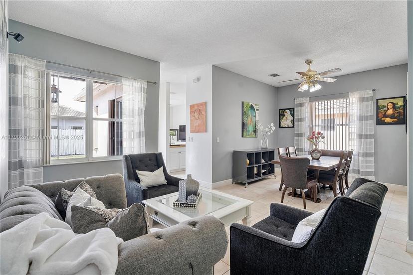 Picture of 13995 S Cypress Cove Cir, Davie FL 33325