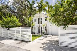 Picture of 3648 Oak Ave, Coconut Grove, FL 33133