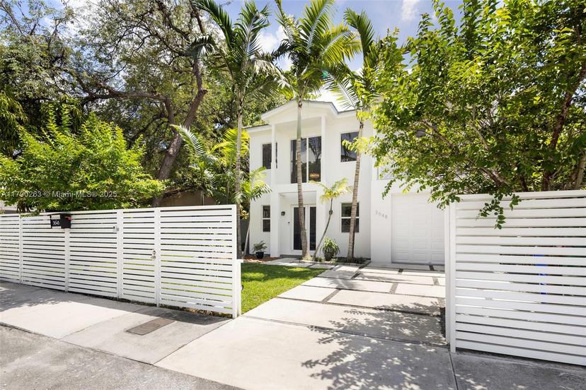 Picture of 3648 Oak Ave, Coconut Grove FL 33133