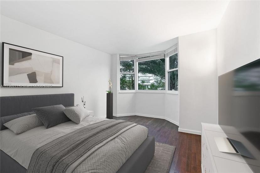 Picture of 300 S Pointe Dr # 405, Miami Beach FL 33139