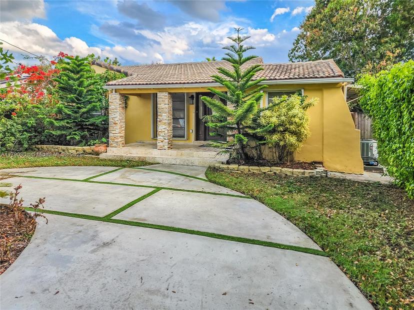 Picture of 4610 SW 3Rd St, Miami FL 33134