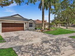 Picture of 700 Sand Creek Cir, Weston, FL 33327