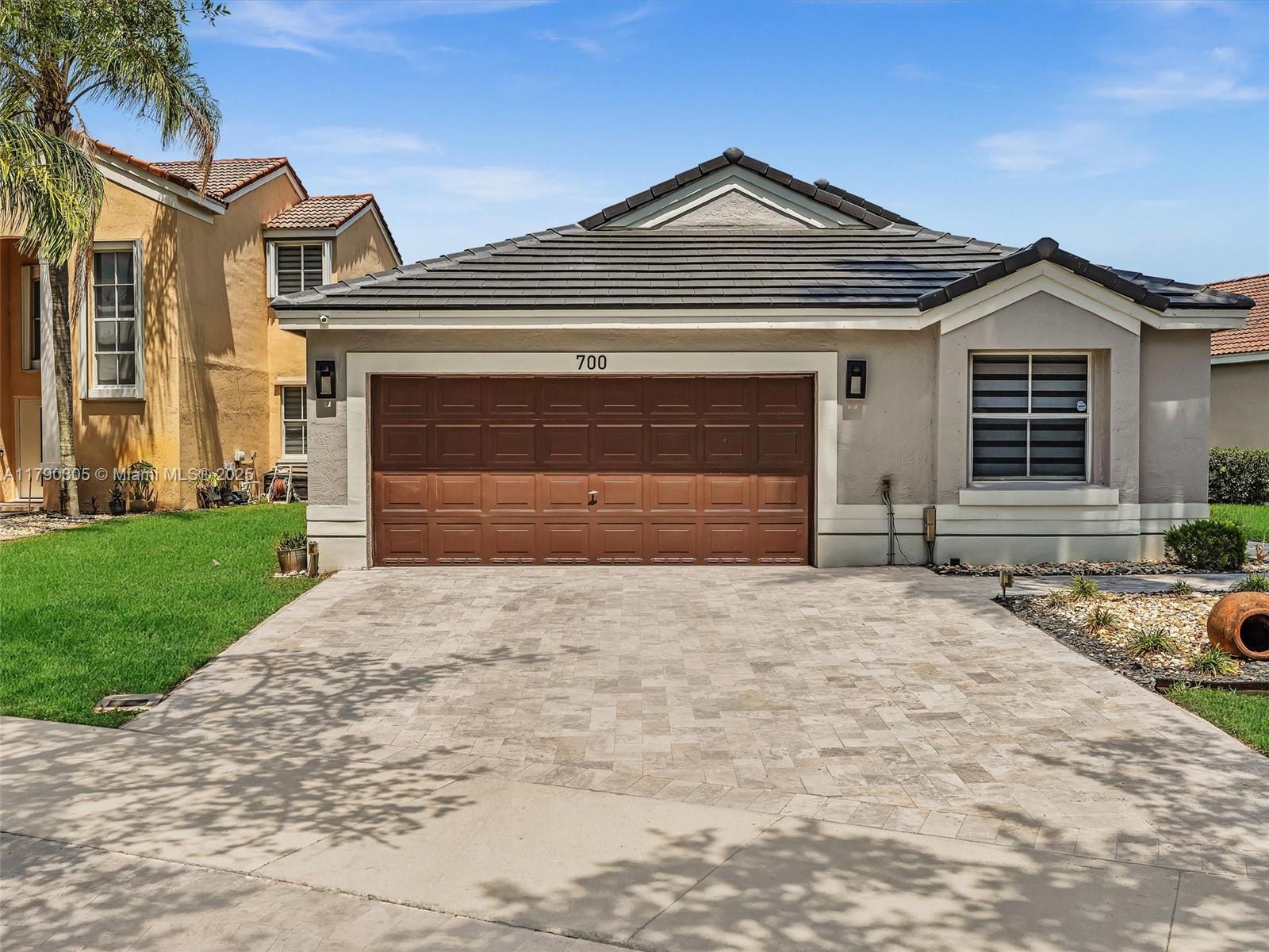 Picture of 700 Sand Creek Cir, Weston, FL 33327