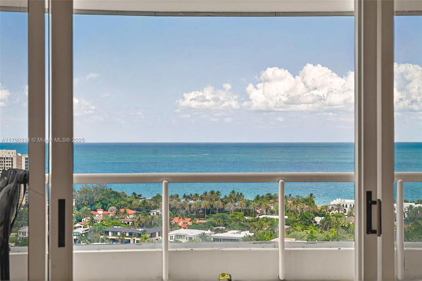 Picture of 21050 Point Pl # 2301, Aventura FL 33180