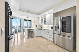 Picture of 21050 Point Pl # 2301, Aventura, FL 33180