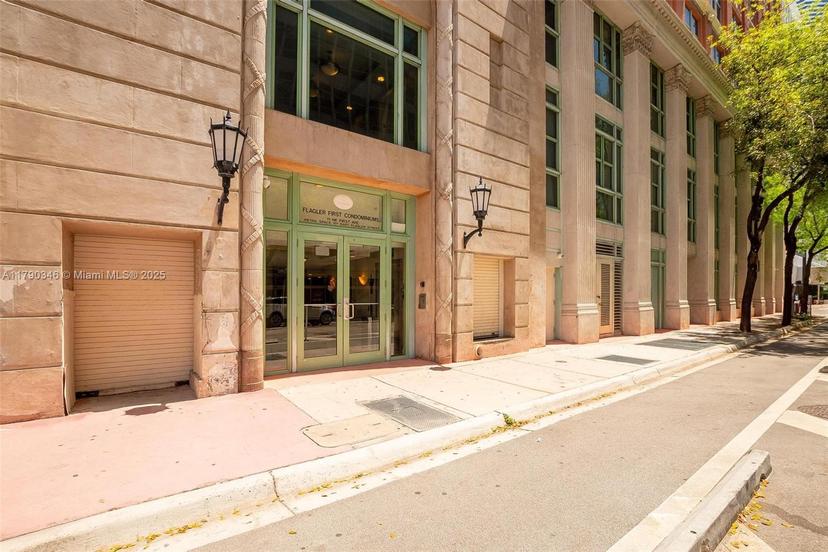 Picture of 111 E Flagler St # 909, Miami FL 33131