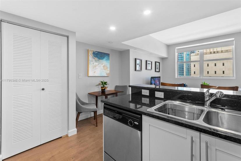 Picture of 111 E Flagler St # 909, Miami FL 33131