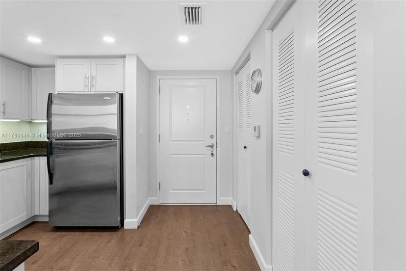 Picture of 111 E Flagler St # 909, Miami FL 33131