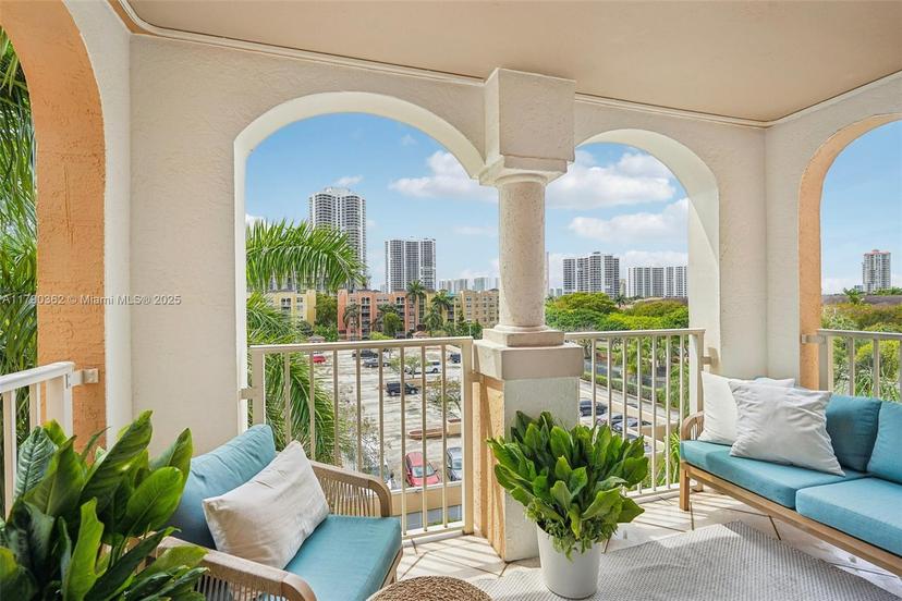 Picture of 19701 E Country Club Dr # 5603, Aventura FL 33180