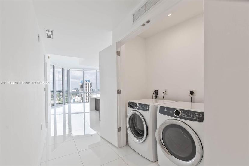 Picture of 851 NE 1St Ave # 1904, Miami FL 33132