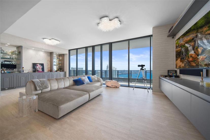 Picture of 1000 Brickell Plz, Miami FL 33131