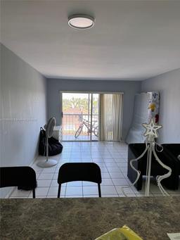 Picture of 8005 Lake Dr # 404, Doral, FL 33166