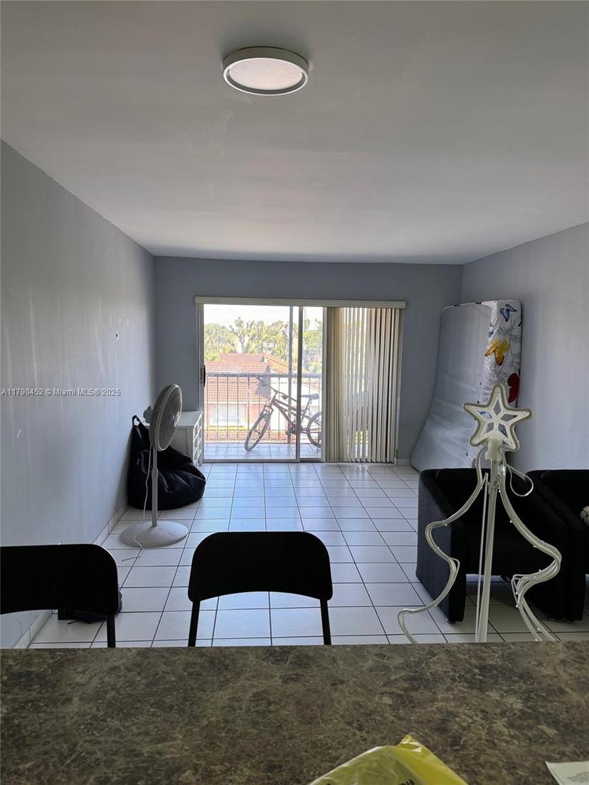 Picture of 8005 Lake Dr # 404, Doral FL 33166