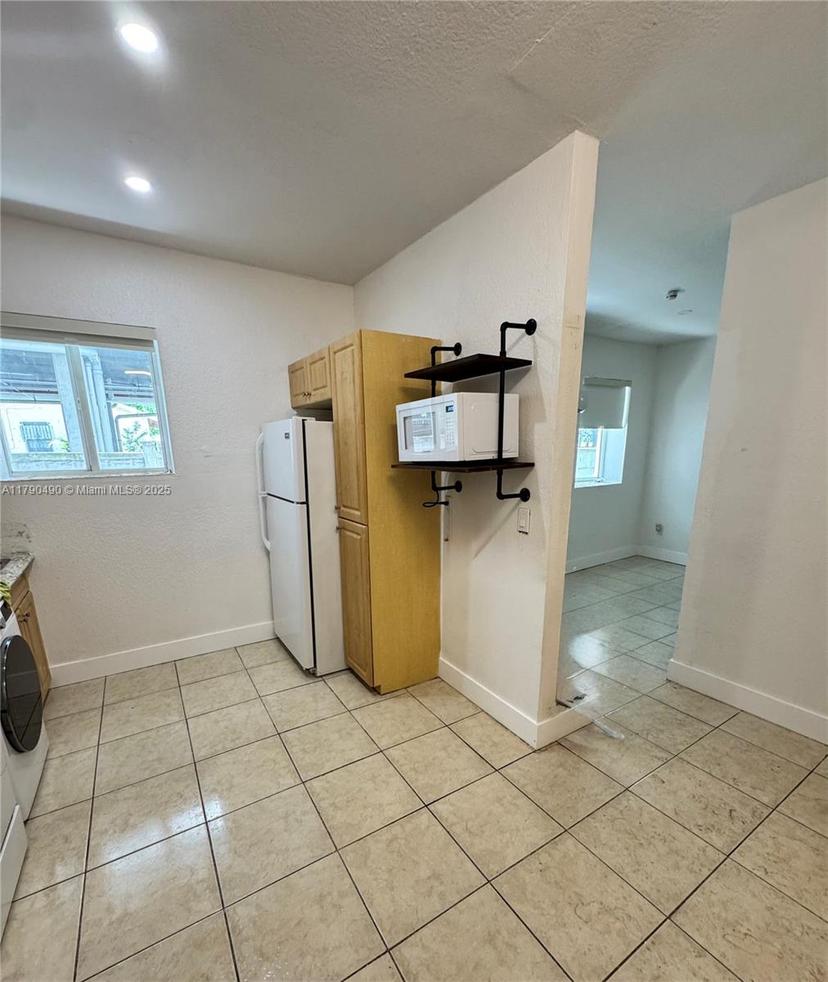 Picture of 1021 NW 3Rd St # 106, Miami FL 33128